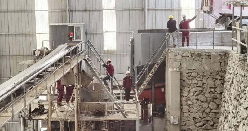 春晖矿业科技公司承建的年产200万吨机制砂运维项目