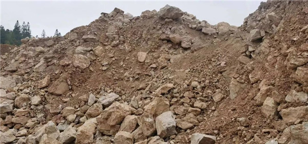 如何破解石礦原料中泥土、夾層難處理難點？