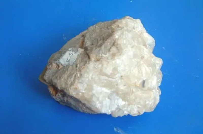 白磷镁矿