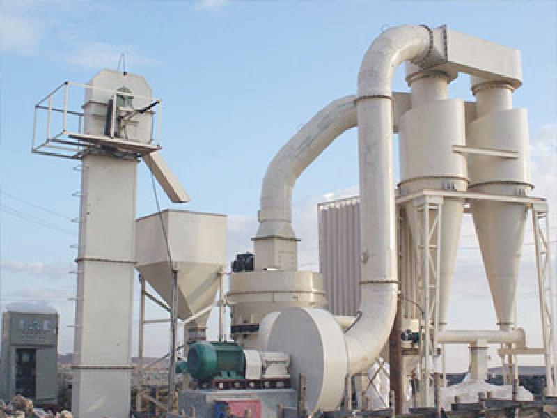 高压微粉磨粉机生产脱硫石灰石生产现场