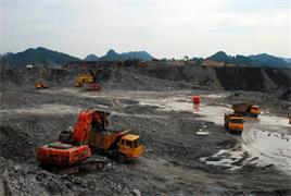 新乡市将严厉打击矿山开采违规行为，实行砂石运输车辆统一管理