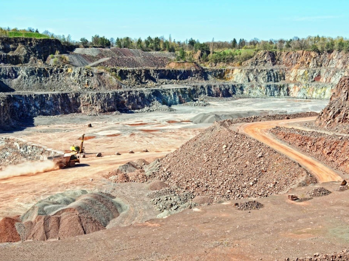 重庆、河南两宗超6000万吨砂石矿成功出让，总计超2.6亿元！