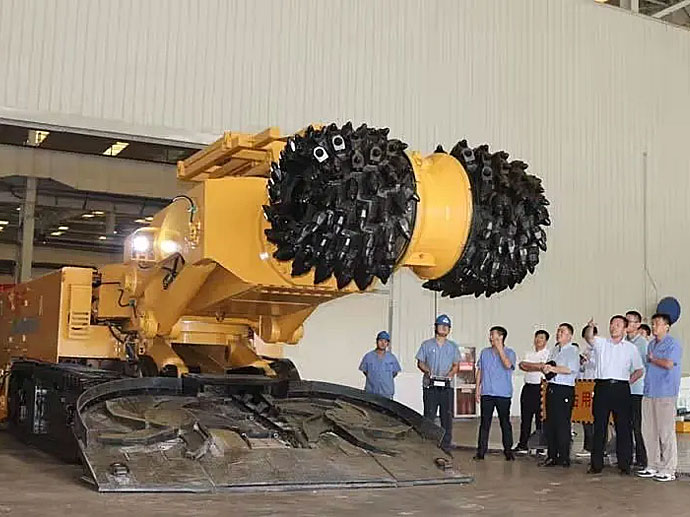 石煤机 再出重量级“大力士”横轴式掘进机