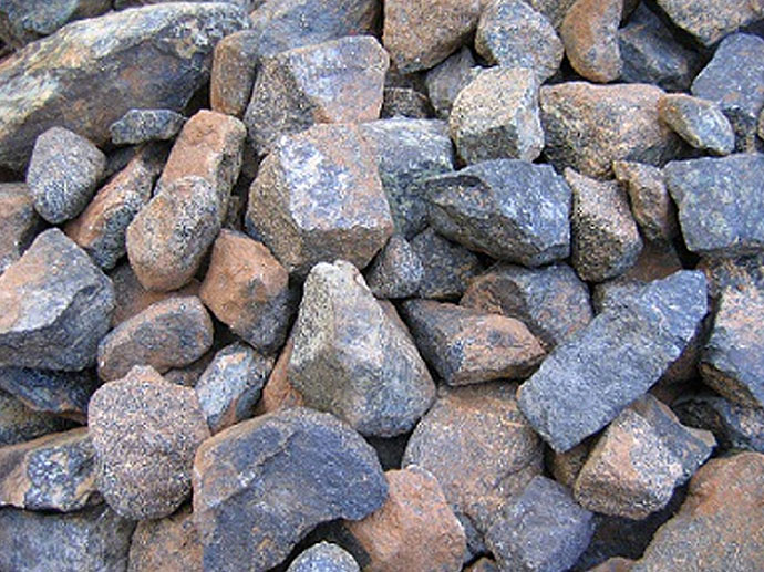 降价的铁矿石会“拖累”钢价吗？