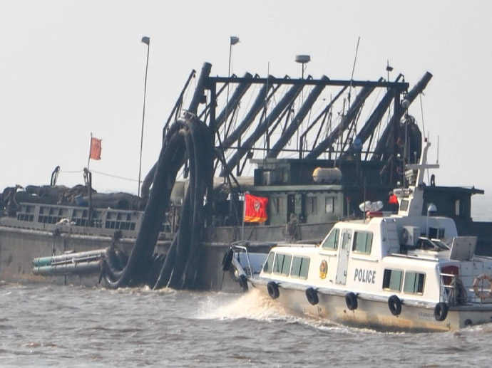 福州海警局连续查获2起涉嫌非法采砂案，查扣海砂约5000吨