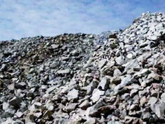 江西亚东水泥宝安山矿区通过绿色矿山评估