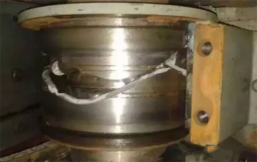 电机轴承润滑油脂不足导致轴承烧坏