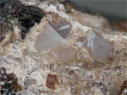 硫硅钙铅矿