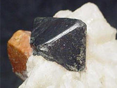 锌铁尖晶石