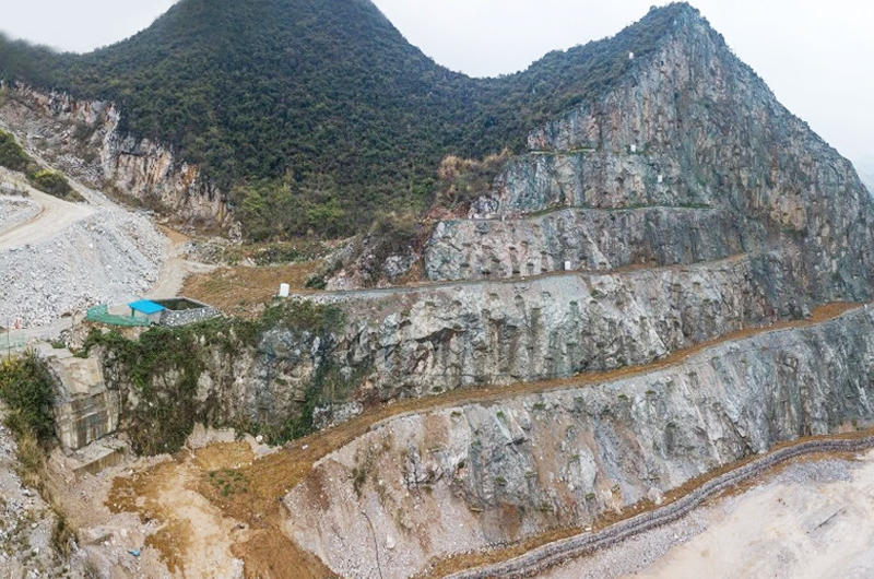 矿业快讯|一周要闻早知道：广西贵港广玄武岩大矿采矿权将出让；力拓铝土矿三季度产量1390万吨