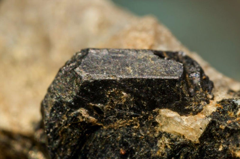 副氧硅钛钠石