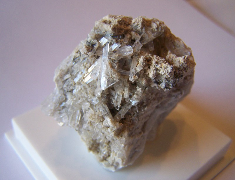 尼硼钙石.jpg