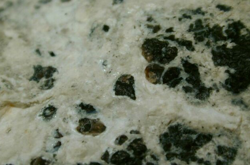 约硫硅钙石