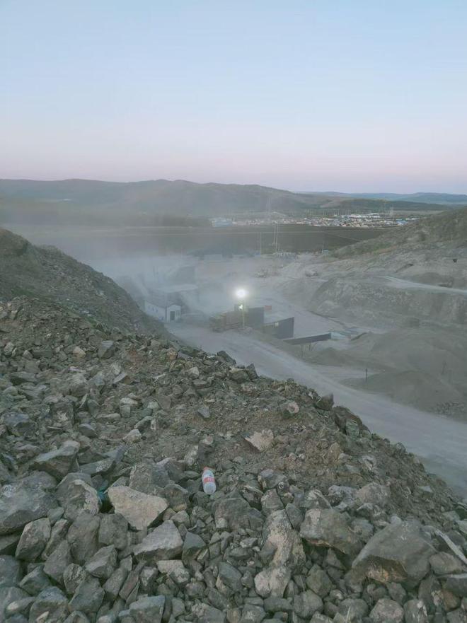 内蒙古：矿企疑违规施工引争议 监管不力还是制度漏洞？